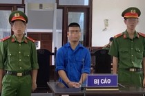 Cháu trai dùng búa sát hại ông nội trong lúc ăn sáng