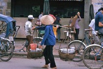 Cuộc sống nhộn nhịp ở vỉa hè Sài Gòn năm 1991 