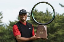 Tiger Woods cân bằng kỷ lục 82 danh hiệu PGA Tour của Sam Snead