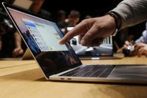 Tại sao Macbook Pro bị cấm tuyệt đối mang lên máy bay Việt Nam?