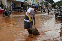 Cận cảnh thành phố mù sương Đà Lạt ngập sâu sau cơn mưa lớn 