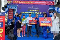 FPT Long Châu trao thưởng hàng trăm triệu đồng tri ân khách hàng