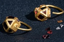Khai quật mộ cổ 1.600 tuổi, chuyên gia lóa mắt khi thấy báu vật này