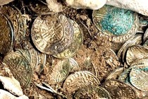 Tìm thấy kho báu tiền cổ khi xây nhà máy điện hạt nhân
