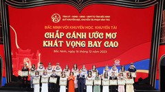 Bắc Ninh trao 3,5 tỷ đồng cho học sinh giỏi, thủ khoa