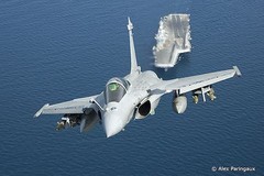 Ấn Độ nhận Rafale “tam giác”, láng giềng lo sốt vó