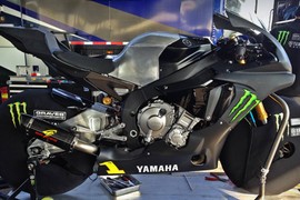 Lộ ảnh Yamaha R1 đường đua đẹp lung linh