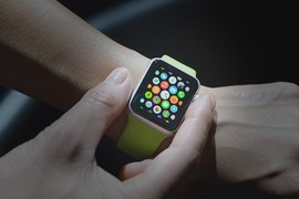 Apple Watch có giá từ 349 USD bán ra vào tháng 4