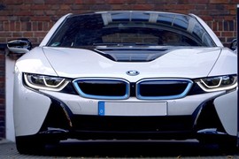 Soi cận cảnh BMW i8 đầu tiên trên thế giới