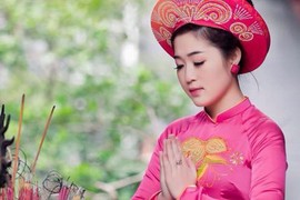 Giới trẻ lượt là áo dài khăn đóng chụp ảnh đón Tết