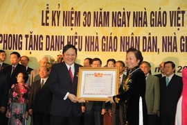 Nhà giáo ưu tú: “Quan” nhiều hơn “dân“