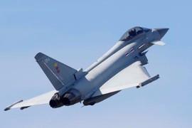 Nóng: Eurofighter Typhoon của Italia rơi giữa biển, phi công thiệt mạng