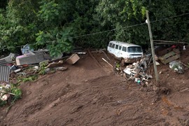 Bùn đỏ nhấn chìm thành phố sau sự cố vỡ đập ở Brazil