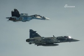 Chiến đấu cơ Hungary “đánh chặn” Su-30 trên biển Baltic