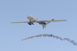 Vũ khí bí ẩn của Houthi vừa "làm gỏi" máy bay UAV Mỹ