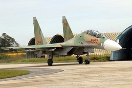 Hỏi khó: Tiêm kích Su-30 của Việt Nam có đi lùi trên đường băng được không?