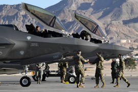 Có thể thực hiện 700 nhiệm vụ khác nhau, F-35 được "chăm sóc" kỹ thế nào?