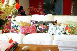 Gợi ý trang trí sofa bằng gối cho phòng khách quyến rũ