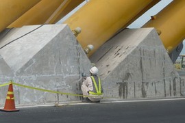 "Lạ" hàng trăm xilanh cắm vào cầu Rồng Đà Nẵng