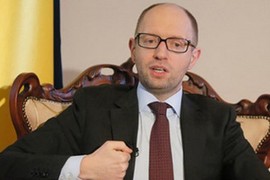 Yatsenyuk mất điểm vì nói xấu Liên Xô