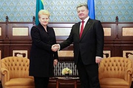 Tổng thống Lithuania được Kiev trao danh hiệu “Con người của năm“