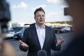 Elon Musk từng phải thi lại vì điểm số quá cao