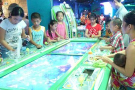 Bỏ TTTM, game bắn cá... về quê “móc túi” dân nghèo