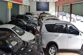 Đại gia ôtô lỗ nặng: Đóng showroom đi bán nước ngọt, quần áo