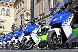 Dàn BMW maxi-scooter chất lừ của cảnh sát Barcelona