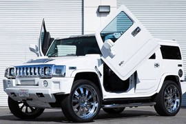 Ai bảo Hummer H2 không thể có cửa cắt kéo?