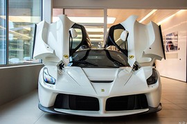 Siêu xe LaFerrari dính án triệu hồi bởi hai lỗi “lãng xẹt“