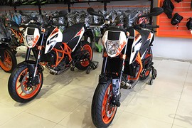 Cận cảnh KTM Duke 690R 2015 đầu tiên về Việt Nam