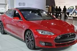 Tesla Model S lên ngôi “ông hoàng xe điện” tại Mỹ