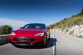 Tesla Model S sắp có hệ thống tự lái Auto Pilot 