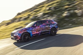 Jaguar tung video SUV F-Pace "cực hot" trước thềm Frankfurt