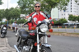 Ngạc nhiên biker Việt U74 hơn nửa đời “nài” môtô PKL 