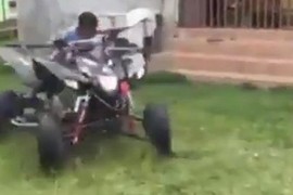 Sốc với màn drift điêu luyện của bé 5 tuổi bên môtô ATV