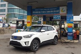 Hyundai Creta không biển "tung tăng" đổ xăng trên phố Hà Nội