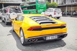 Siêu xe Lamborghini Huracan tại Việt Nam khoe biển "lộc phát"