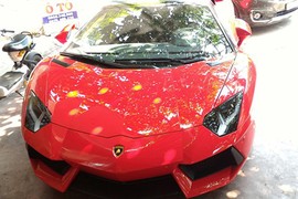 Lamborghini mui trần 24,5 tỷ lăn bánh trên phố Việt