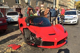 Chiếc Hypercar LaFerrari thứ 4 “tử nạn” tại Budapest