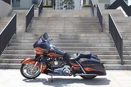 Harley CVO Street Glide 2015 giá 1,6 tỷ đồng tại Việt Nam