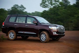 Toyota Việt Nam ra mắt Land Cruiser mới giá hơn 2,8 tỷ 