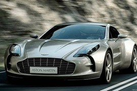 Siêu xe trăm tỷ Aston Martin One-77 chạy trốn fan hâm mộ