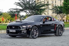 Ford Mustang GT độ gói phụ kiện hàng hiệu ở Sài Gòn