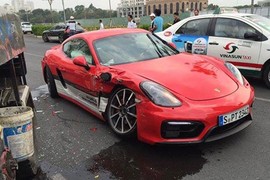 Lái thử, khách Việt đâm nát Porsche Cayman GTS 4,76 tỷ 