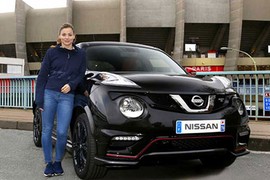 Nữ cầu thủ bóng đá người Pháp đầu tiên là đại sứ Nissan