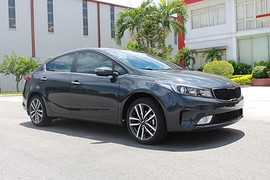 Kia Cerato 2016 bất ngờ giảm giá 51 triệu đồng