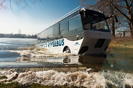 Hafencity Riverbus - xe buýt lội nước siêu độc đáo