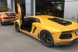 Bộ đôi Lamborghini 39 tỷ từ Hà Nội về Sài Gòn đón Tết